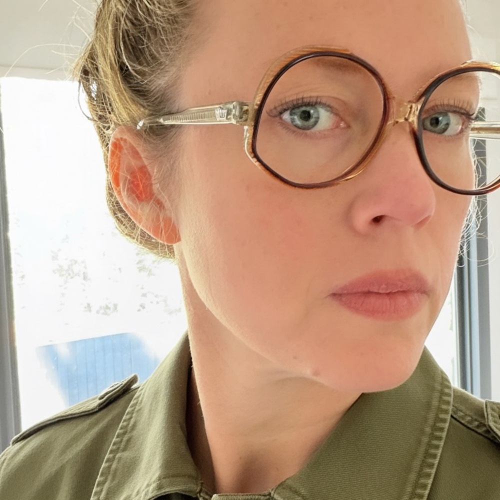 retro 80s Round Tortoiseshell Glasses frames with Clear Temples